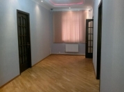 İcarəyə verilir 11 otaqlı 900 m2 ofis 8 mkr