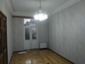 Satılır 4 otaqlı 100 m2 köhnə tikili 28 May m.