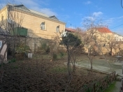 Satılır 3 otaqlı 680 m2 həyət evi Bakıxanov