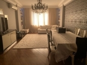 Satılır 3 otaqlı 130 m2 yeni tikili Nizami m.