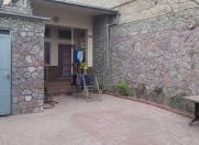 Satılır 4 otaqlı 200 m2 həyət evi İnşaatçılar m.