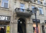 İcarəyə verilir 1 otaqlı 19 m2 köhnə tikili Fəvvarələr meydanı