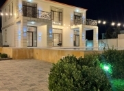 İcarəyə verilir 5 otaqlı 250 m2 bağ evi Buzovna