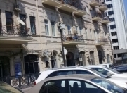 Satılır 4 otaqlı 130 m2 köhnə tikili Səbail r.