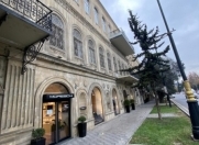 Satılır 7 otaqlı 400 m2 köhnə tikili Azneft meydanı