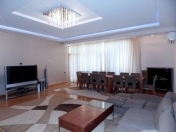 İcarəyə verilir 4 otaqlı 220 m2 yeni tikili Zoopark