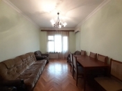 İcarəyə verilir 3 otaqlı 85 m2 köhnə tikili Memar Əcəmi m.