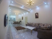 İcarəyə verilir 4 otaqlı 160 m2 yeni tikili 28 May m.