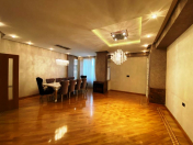 Satılır 5 otaqlı 290 m2 yeni tikili Səməd Vurğun parkı