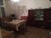 Satılır 3 otaqlı 75 m2 köhnə tikili Qara Qarayev m.