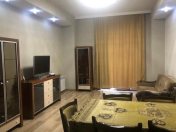 İcarəyə verilir 2 otaqlı 70 m2 köhnə tikili Şah İsmayıl Xətai m.