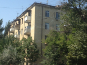 Satılır 1 otaqlı 41 m2 köhnə tikili Elmlər Akademiyası m.