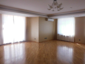 Satılır 5 otaqlı 410 m2 yeni tikili 28 May m.