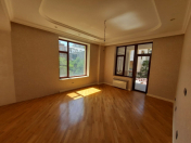 Satılır 4 otaqlı 216 m2 yeni tikili 28 May m.