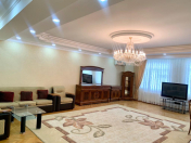 Satılır 3 otaqlı 160 m2 yeni tikili İnşaatçılar m.