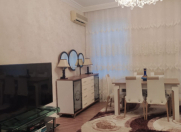 İcarəyə verilir 3 otaqlı 3 m2 köhnə tikili Sahil m.