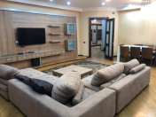 İcarəyə verilir 4 otaqlı 210 m2 yeni tikili Elmlər Akademiyası m.