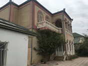 Satılır 8 otaqlı 400 m2 həyət evi Bakıxanov