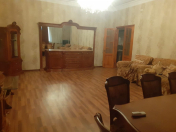 İcarəyə verilir 3 otaqlı 135 m2 köhnə tikili Azadlıq prospekti m.