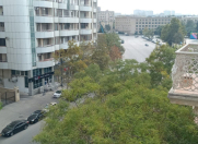 Satılır 3 otaqlı 90 m2 köhnə tikili Elmlər Akademiyası m.