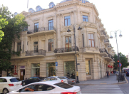 Satılır 3 otaqlı 127 m2 köhnə tikili Sahil m.