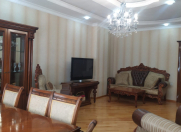 İcarəyə verilir 4 otaqlı 200 m2 yeni tikili Nizami m.