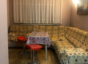 İcarəyə verilir 3 otaqlı 100 m2 köhnə tikili Heydər Əliyev Mərkəzi