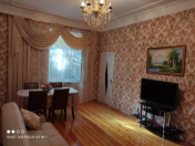 Satılır 5 otaqlı 110 m2 köhnə tikili Sahil m.