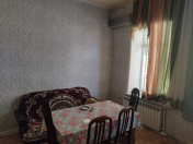 İcarəyə verilir 4 otaqlı 90 m2 həyət evi Nizami m.