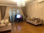 Satılır 5 otaqlı 240 m2 həyət evi Ramana
