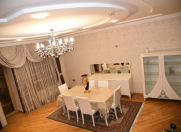 İcarəyə verilir 3 otaqlı 140 m2 köhnə tikili Sahil m.