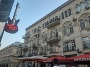 Satılır 4 otaqlı 120 m2 köhnə tikili Sahil m.