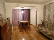 İcarəyə verilir 3 otaqlı 90 m2 köhnə tikili Gənclik m.
