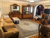 Satılır 5 otaqlı 120 m2 köhnə tikili Heydər Əliyev Mərkəzi