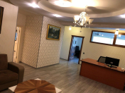 İcarəyə verilir 4 otaqlı 160 m2 ofis Memar Əcəmi m.