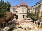 Satılır 8 otaqlı 240 m2 həyət evi Qaraçuxur