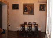 İcarəyə verilir 3 otaqlı 100 m2 köhnə tikili İçəri Şəhər m.
