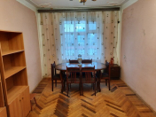 Satılır 2 otaqlı 70 m2 köhnə tikili Qara Qarayev m.