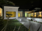 Satılır 4 otaqlı 200 m2 bağ evi Şüvəlan Park ticarət mərkəzi