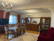 Satılır 5 otaqlı 122 m2 köhnə tikili İnşaatçılar m.