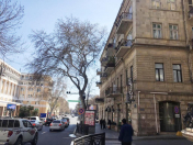 İcarəyə verilir 3 otaqlı 85 m2 köhnə tikili Sahil m.