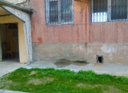 Satılır 2 otaqlı 43 m2 köhnə tikili Memar Əcəmi m.