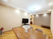 Satılır 4 otaqlı 132 m2 yeni tikili 28 May m.