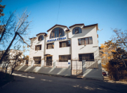 İcarəyə verilir 24 otaqlı 1200 m2 yeni tikili Elit ticarət mərkəzi