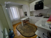 Satılır 4 otaqlı 110 m2 köhnə tikili Azadlıq prospekti m.