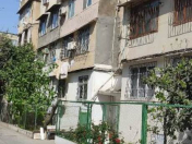 Satılır 4 otaqlı 110 m2 köhnə tikili 8 km