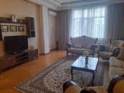 İcarəyə verilir 4 otaqlı 180 m2 yeni tikili Nizami m.