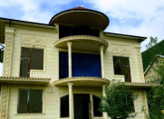 Satılır 6 otaqlı 10000 m2 villa Şəki