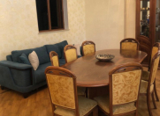 Satılır 4 otaqlı 126 m2 köhnə tikili Xalqlar Dostluğu m.