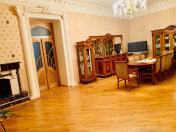 Satılır 4 otaqlı 107 m2 köhnə tikili Sahil m.